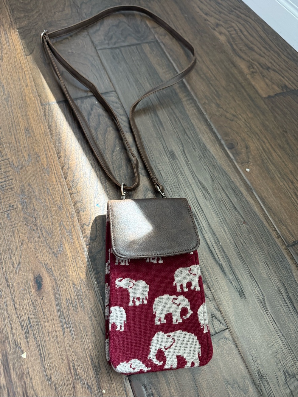 thirty-one Red Knit Elephant Crossbody with Brown Trim
